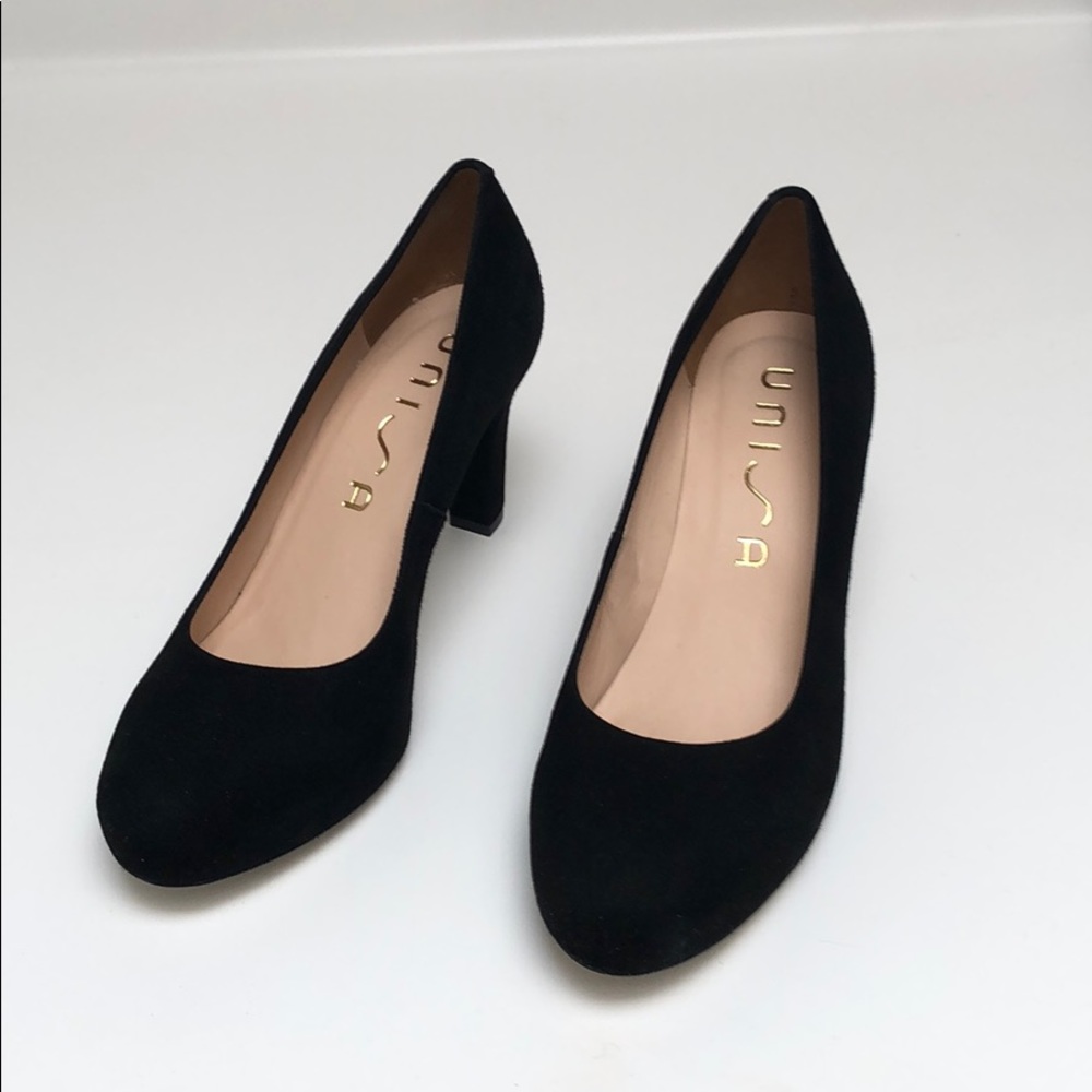 Black pumps. 3” heel, 3:4” platform